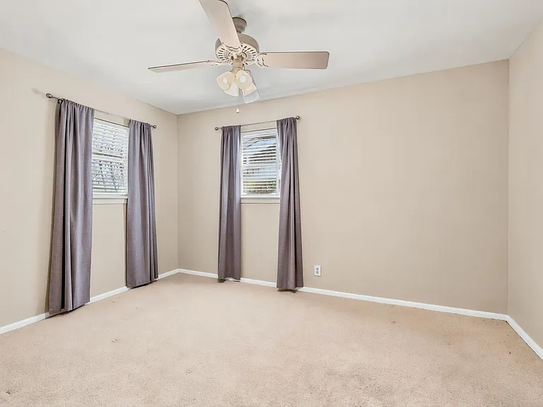 1127 Mount Rainier Dr — Photo 17