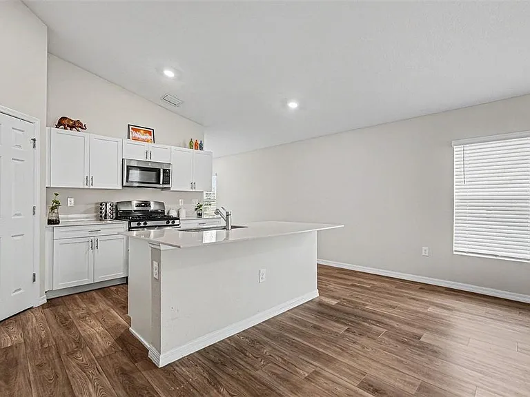 14919 Sterling Spur Ave — Photo 4