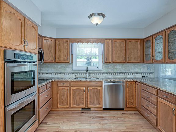 5th image of 613 N Orange St