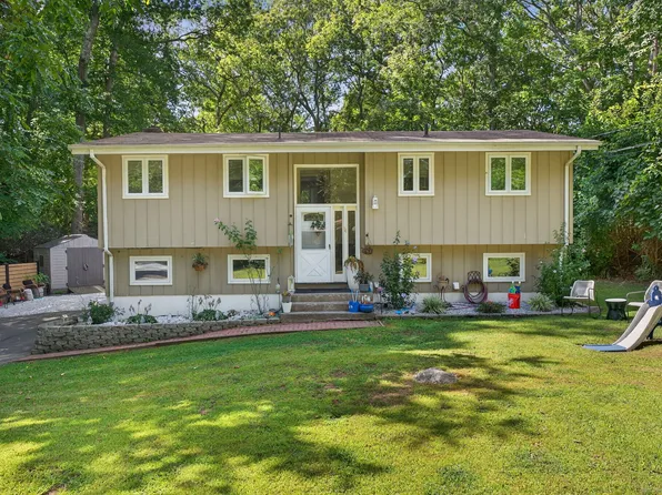 14 Patricia Court, Ledyard, CT 06335