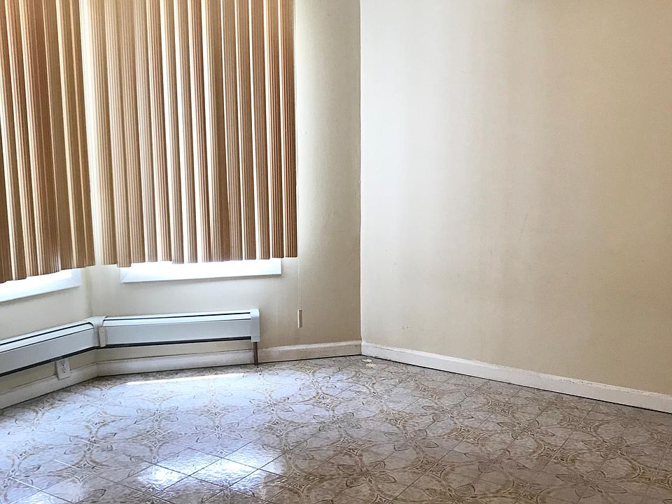 1st image of 8124 17th Ave #1