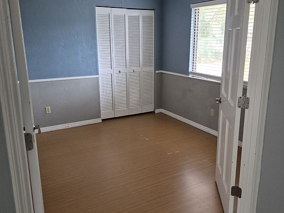 5th image of 236 Devon St