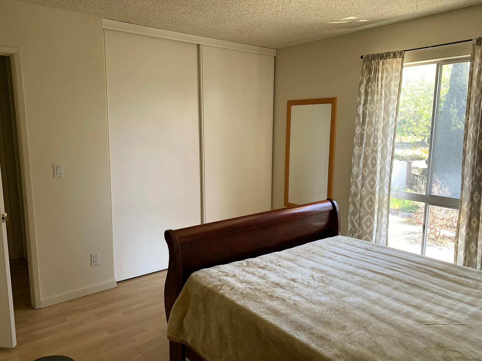 2349 Cabrillo Dr — Photo 2