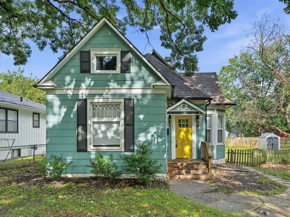 1820 SW Randolph Ave, Topeka, KS 66604