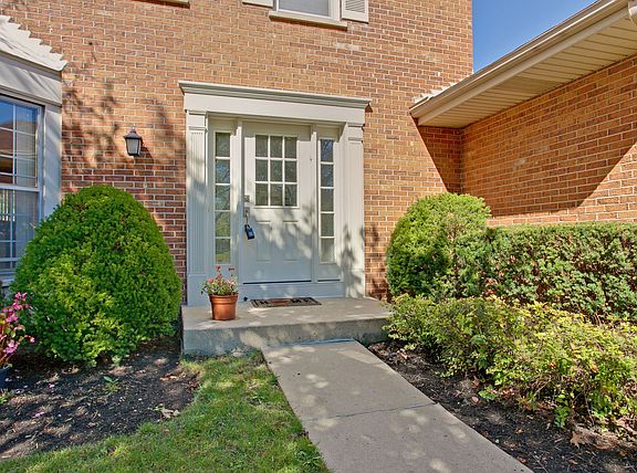 3rd image of 4033 Lindenwood Ln