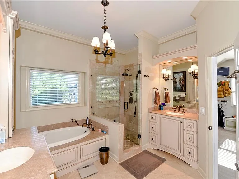 265 Windsor Gate Cv — Photo 34