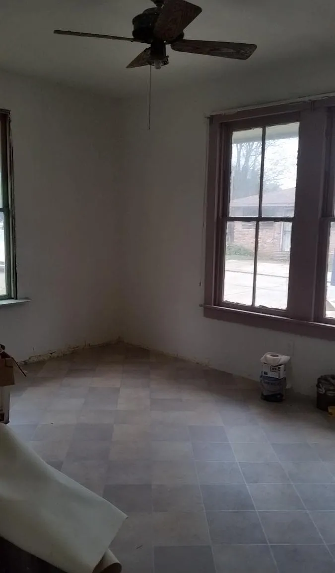 4 bed, 1100 sqft, $980 — Photo 3