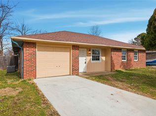 2309 W Meadow Ln, Rogers, AR 72756