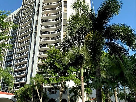 4th image of 3640 Yacht Club Dr #Penthouse 01
