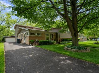 210 Millbrook Ln, Wilmette, IL