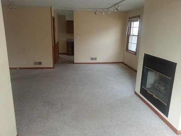 2nd image of 4220 E Pleasant Run Parkway North Dr
