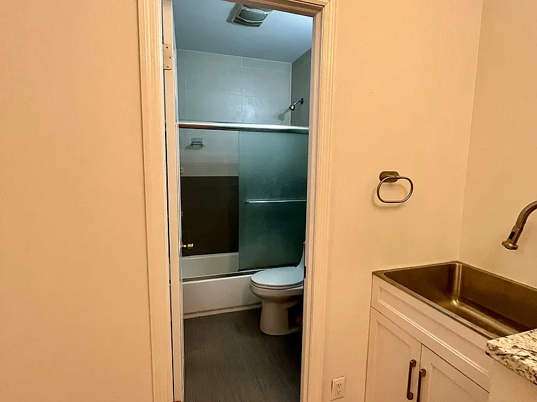 1077 Dean St #2R — Photo 5