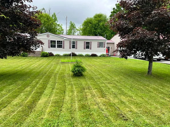 36 Davis Street, Dover-Foxcroft, ME 04426