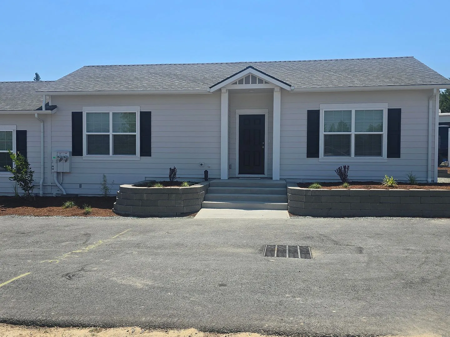 1 bed 1 bath for rent in Grants Pass — Photo 1