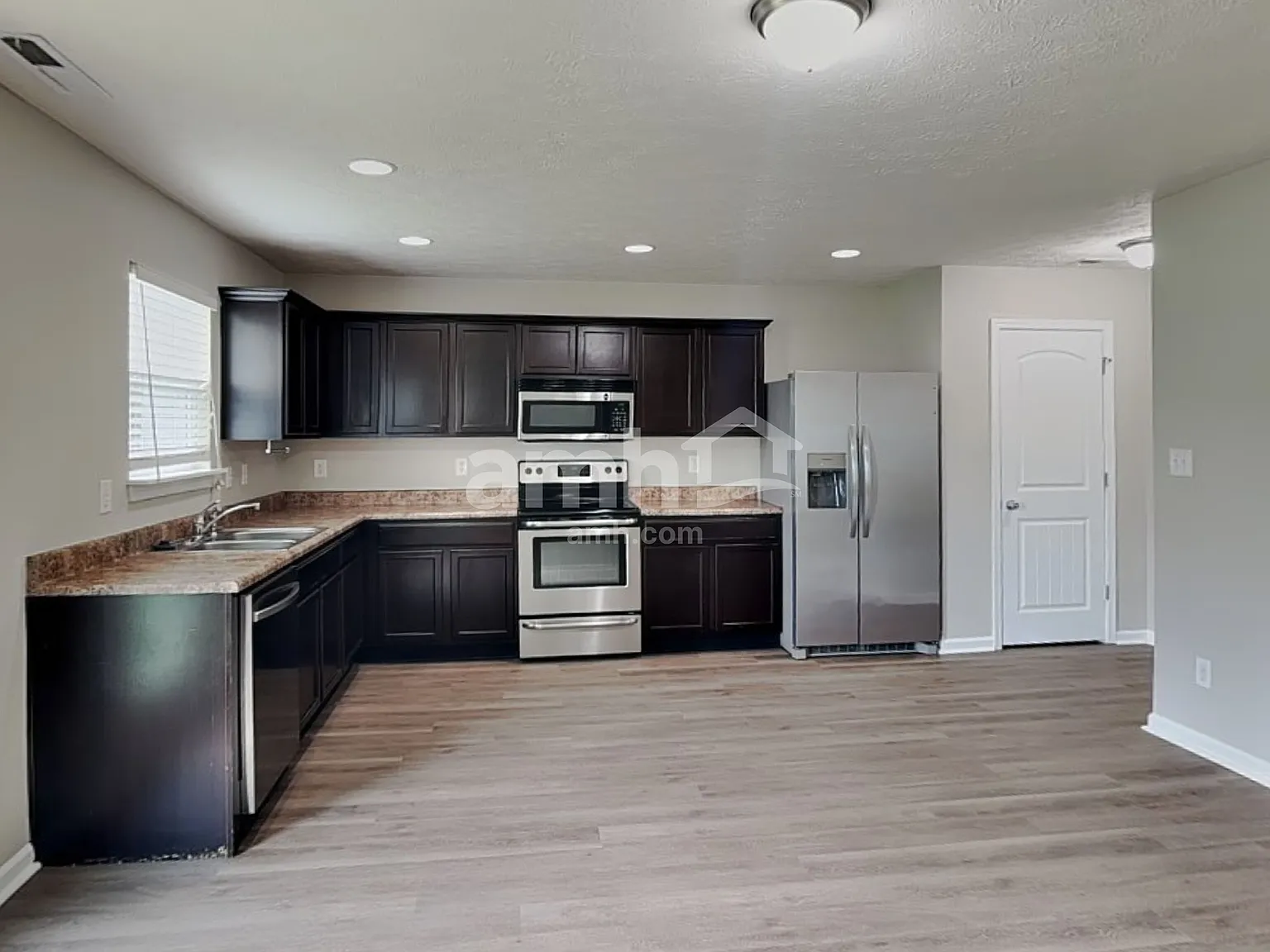 4 bed, 2.5 bath, 2002 sqft, $2,055 — Photo 3