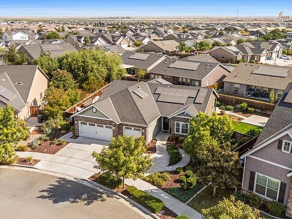5th image of 3800 Green Oaks Way