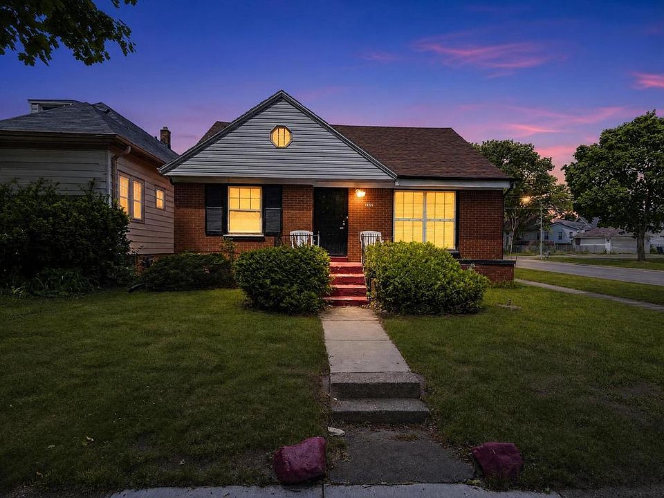 1st image of 2913 W Glendale AVENUE