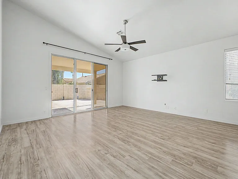 7251 E Lakeview Ave — Photo 11