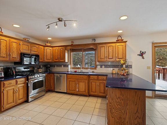 5th image of 1340 Yorkshire Dr N