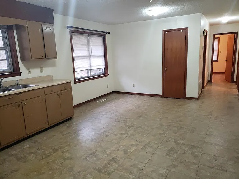 908 SE Maynard Rd — Photo 7