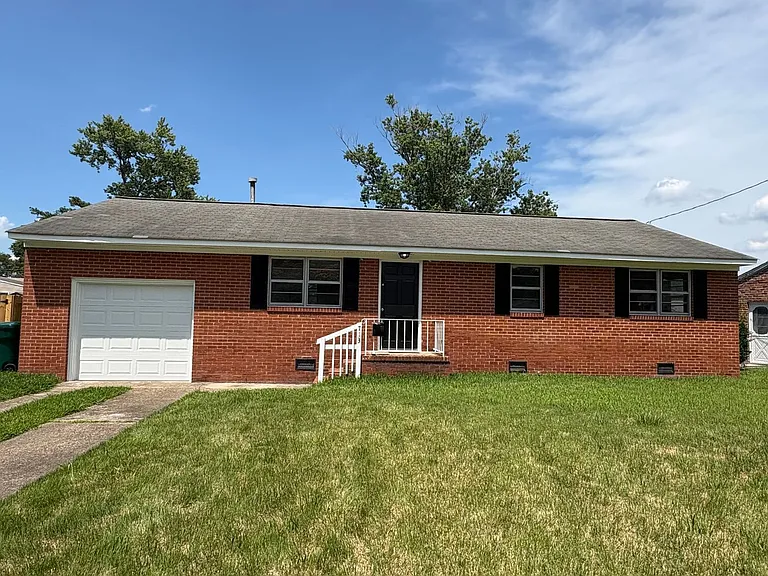 713 Willow Dr — Photo 1