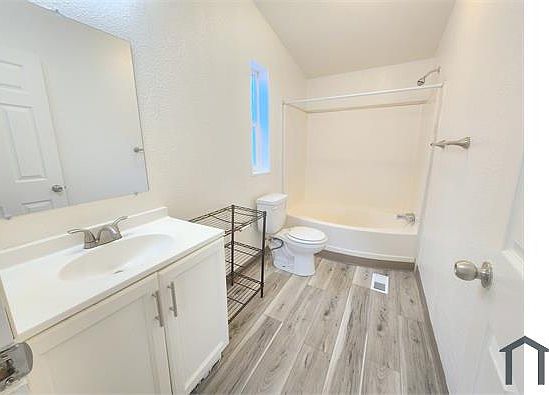 4th image of 1148 Willow St #1148