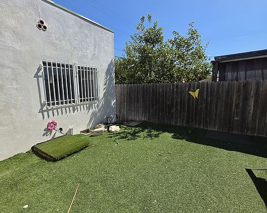 4th image of 611 W 109th St