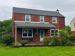 220 Farnham Rd, Havertown, PA 19083
