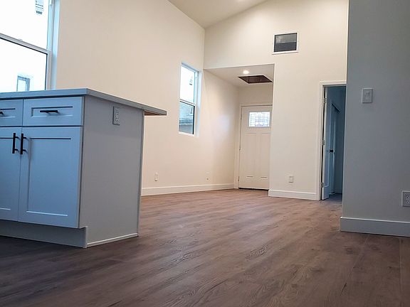 3rd image of 2633 S Manhattan Pl #3