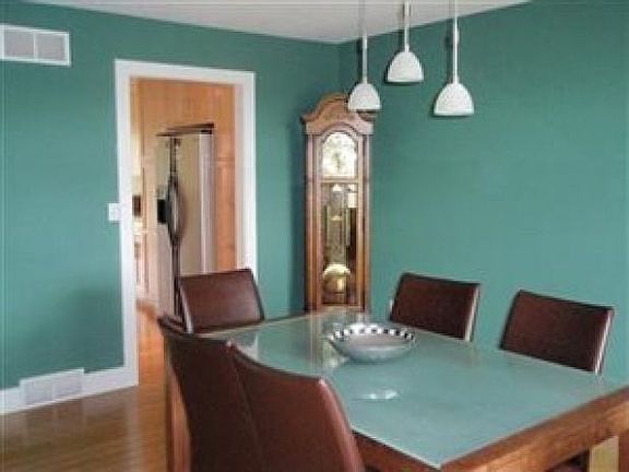 3rd image of 401 Oak Hollow Dr