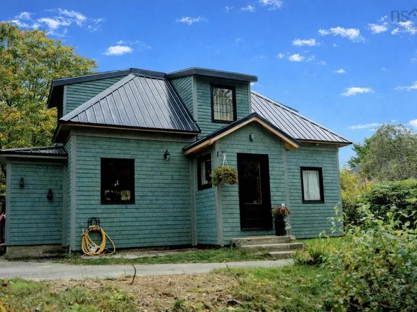 35 McDonald Rd, Queens, NS B0T 1K0