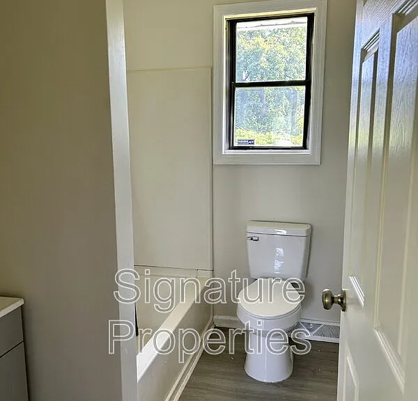 412 Virginia St — Photo 9