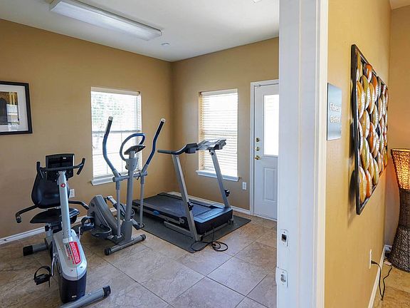 5th image of 2701 N Grand St #1800