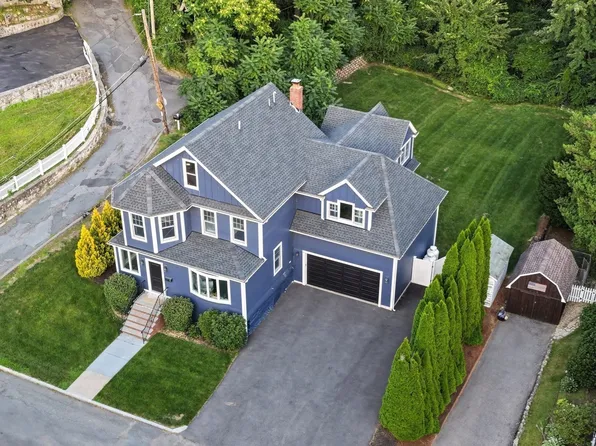 2 Hemenway Ave, Melrose, MA 02176