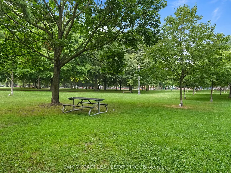 180 Bellwoods Ave #2 — Photo 24