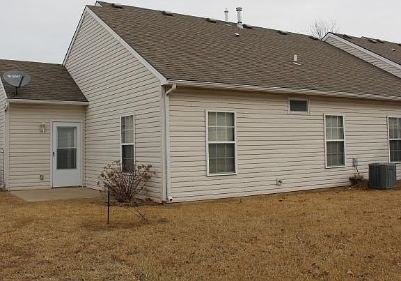 4th image of 1820 Fall Creek Dr