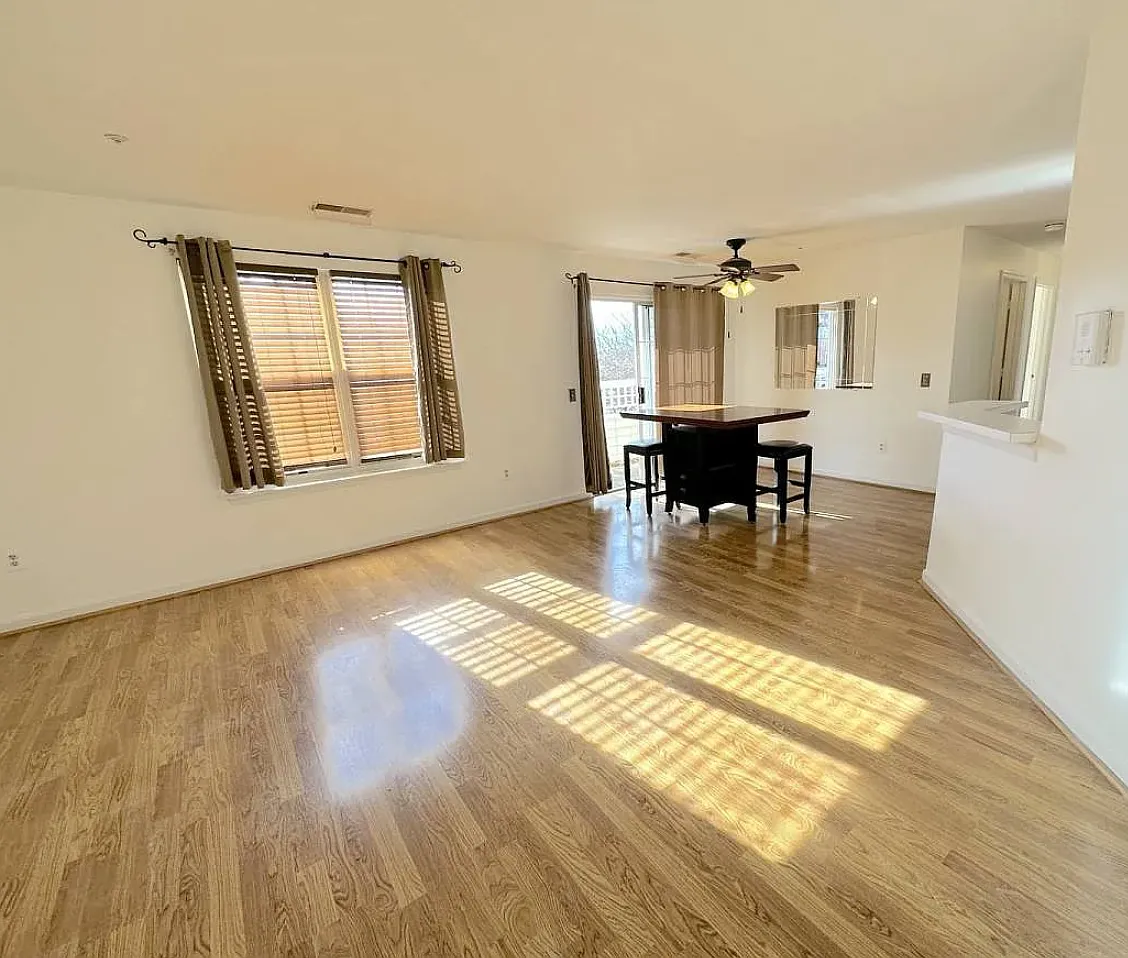 2 bed, 1050 sqft, $2,000 — Photo 4