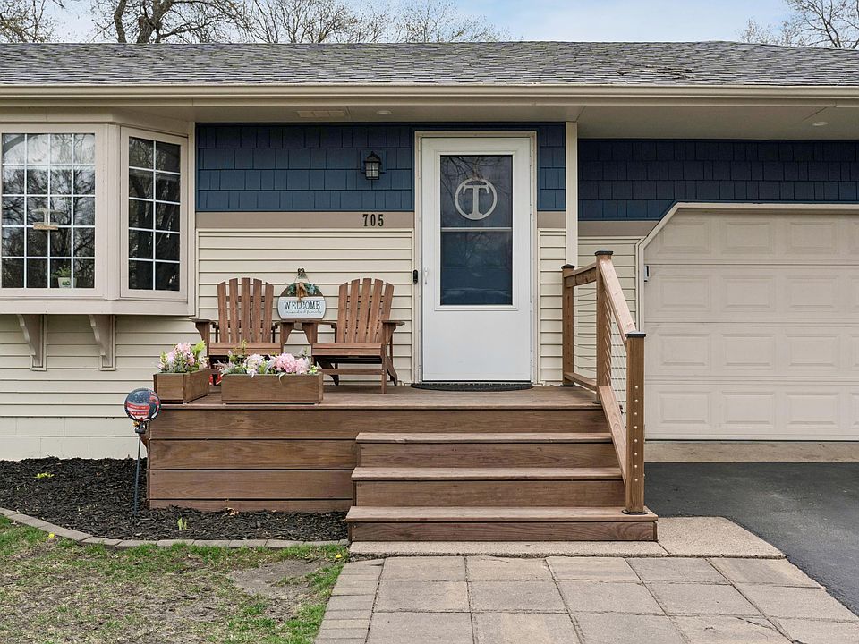 1st image of 705 118th Ave NE
