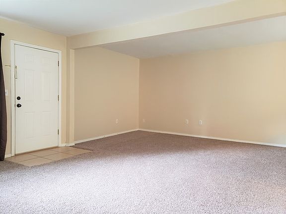 3rd image of 1136 Elmhurst Dr