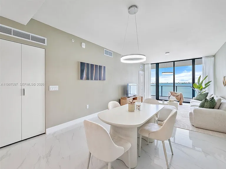 700 NE 24th St #606 — Photo 4