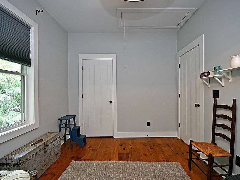 101 N Henderson Rd — Photo 26