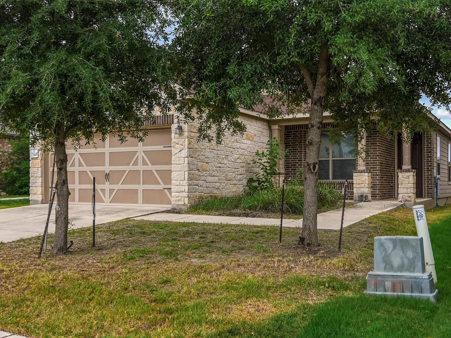 4 bed, 2.0 bath, 1527 sqft, $1,895 — Photo 3