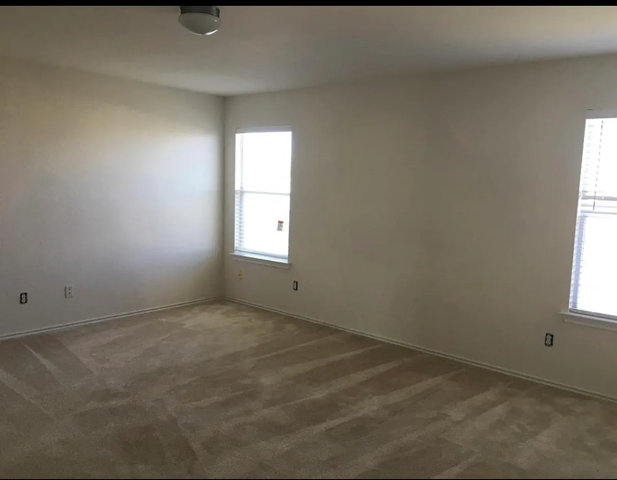 4 bed, 2450 sqft, $2,200 — Photo 2