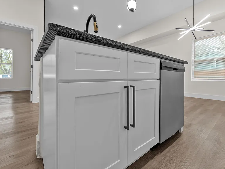 110 Webb St #201 — Photo 17