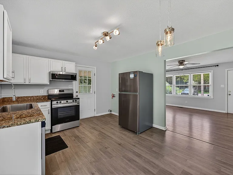 2527 Country Club Rd — Photo 8