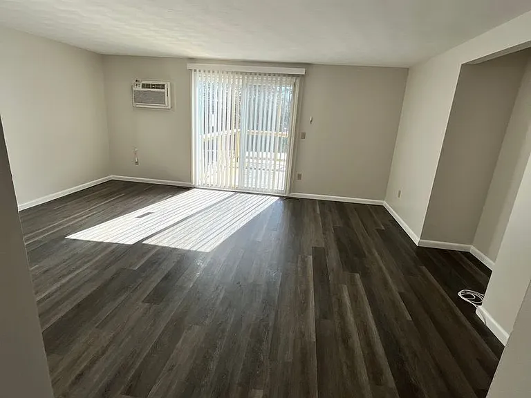 7468 Coachlight Ln — Photo 6
