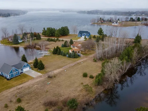 2005 Channel Dr W, Weidman, MI 48893