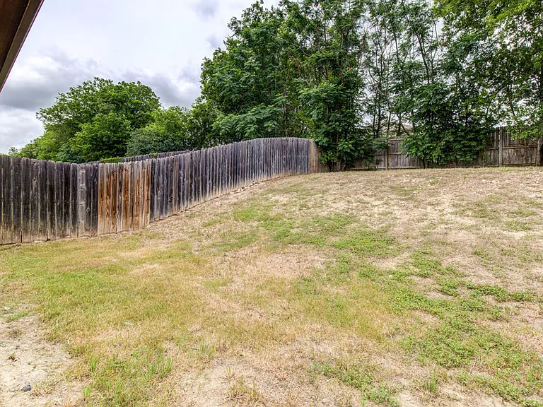 1042 Carolyn Cv — Photo 20