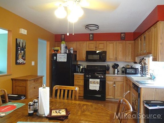 3rd image of 39343 Millington Dr
