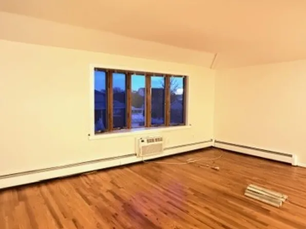 3193 Hatting Place image 3 of 10